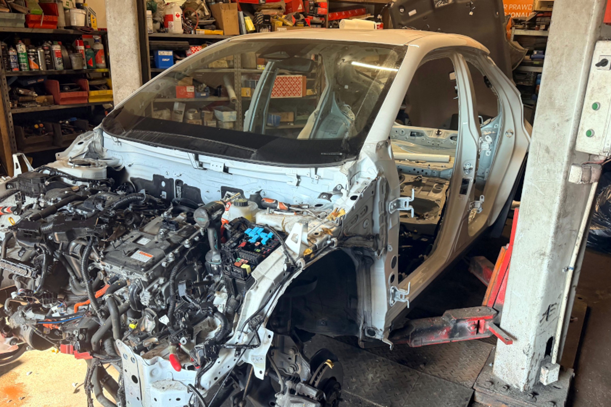 Policjanci znaleźli skradzione auto po kilku godzinach. Za późno