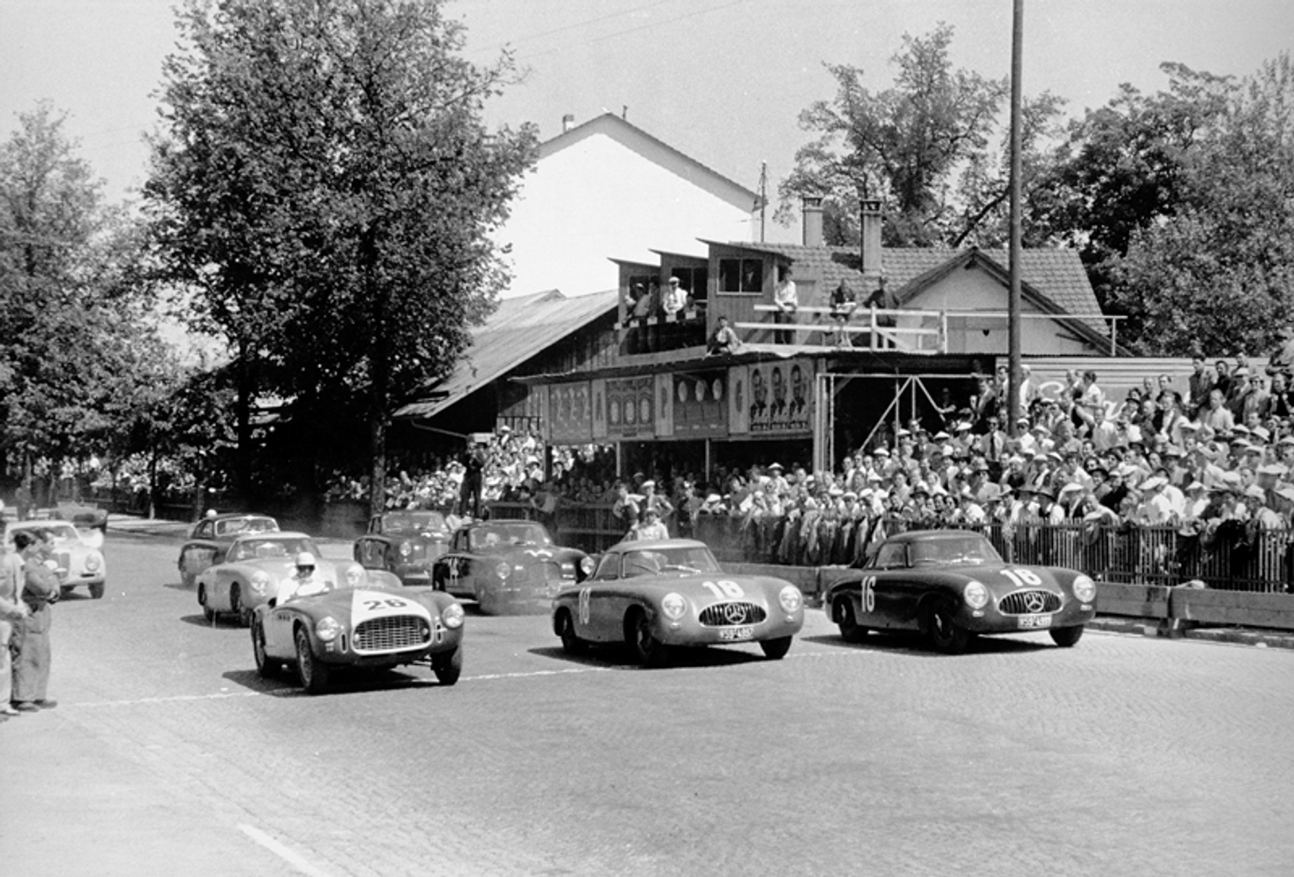 Mercedes 300SL na zdjęciach