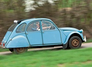Citroёn 2CV - cztery koła pod parasolem
