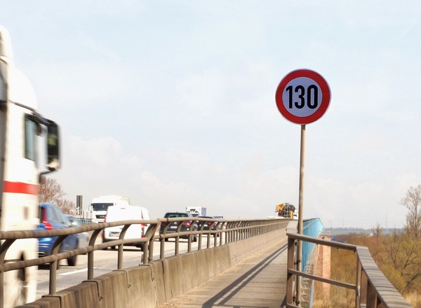 Niemcy chcą jeździć po autostradach wolniej niż Polacy. Szok to mało powiedziane
