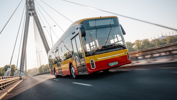 Tajemniczy autobus na ulicach Warszawy. Sprawdzą go pasażerowie