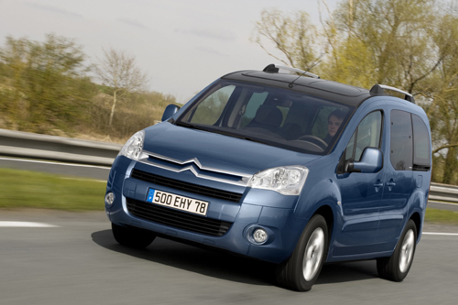 Nowe miejskie furgony Citroena i Peugeota - Hale na kołach