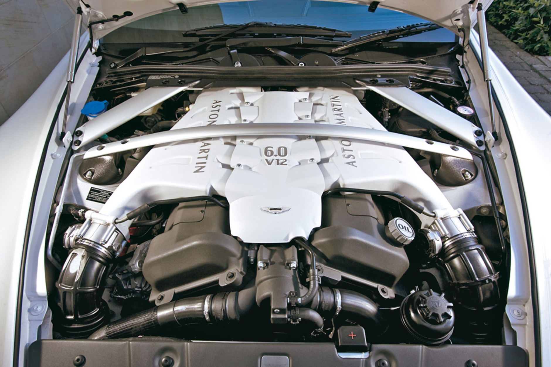 Aston Martin V12 Vantage - Ekstremalne dzieło sztuki