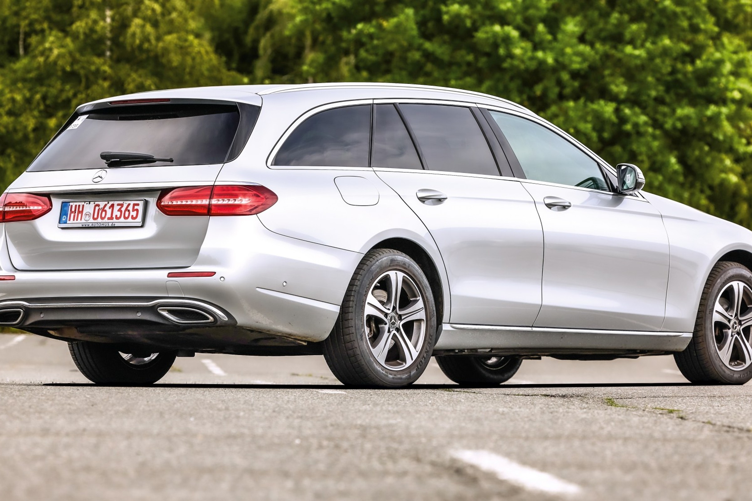 Sprawdziliśmy stan Mercedesa S213 z przebiegiem 150 tys. km. Warto kupić to auto?