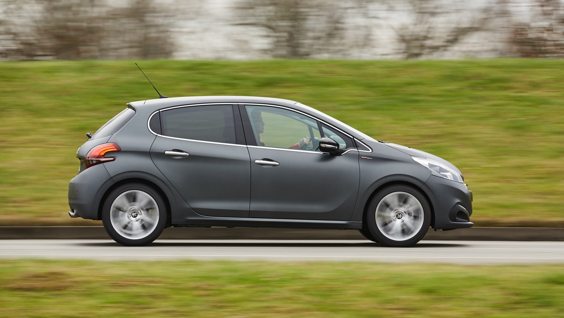 Citroen C3 kontra Peugeot 208 i Renault Clio