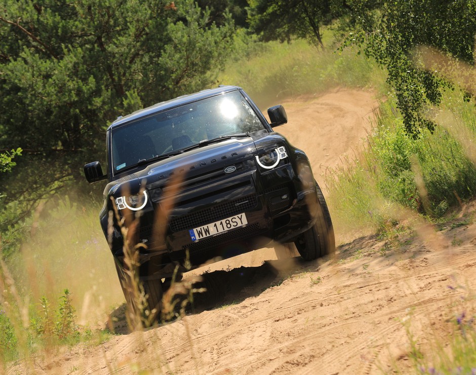 Land Rover Defender 110