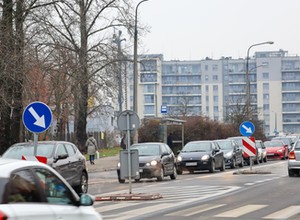 Chcą, by auta w niedzielę zostały na parkingu. 10 radykalnych zaleceń MAE