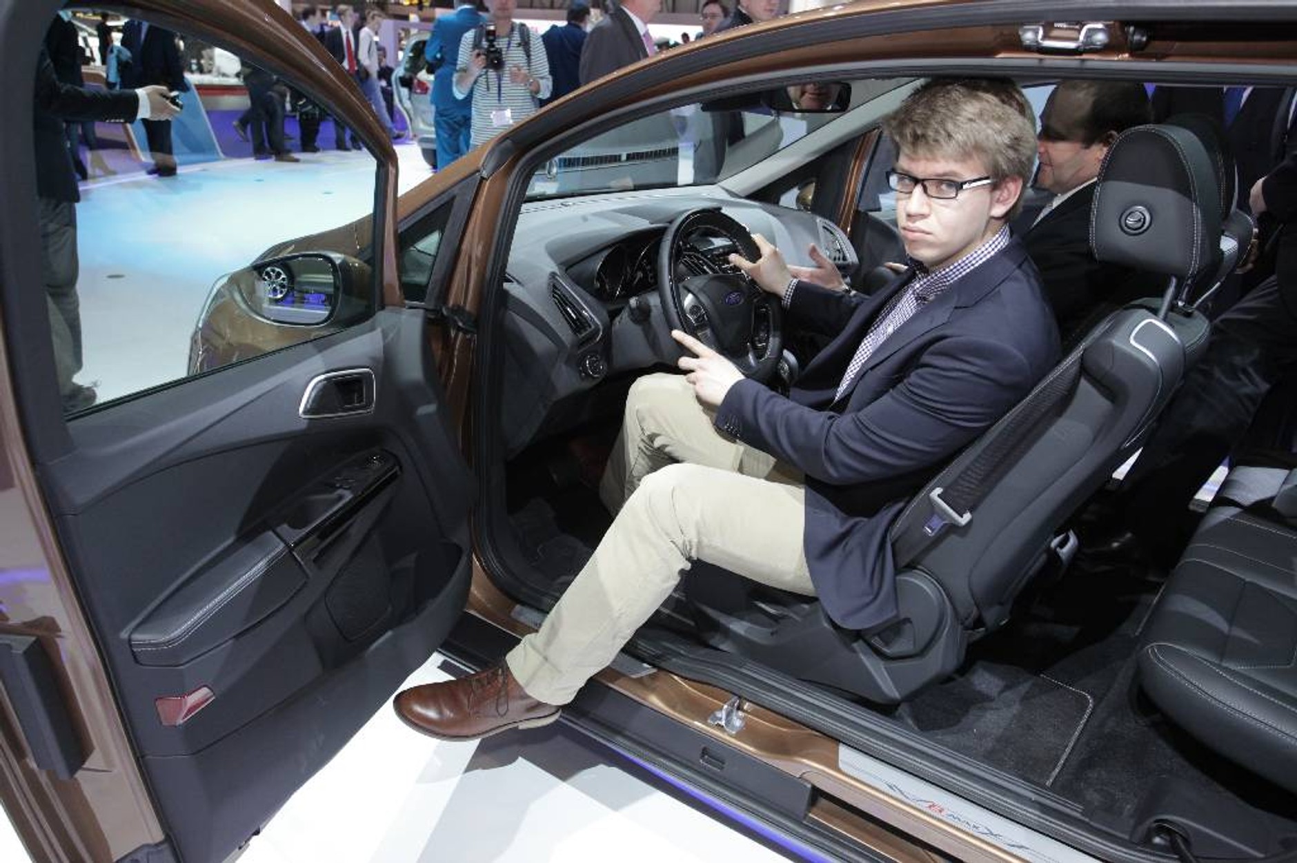 Ford B-Max: nowy, praktyczny mieszczuch