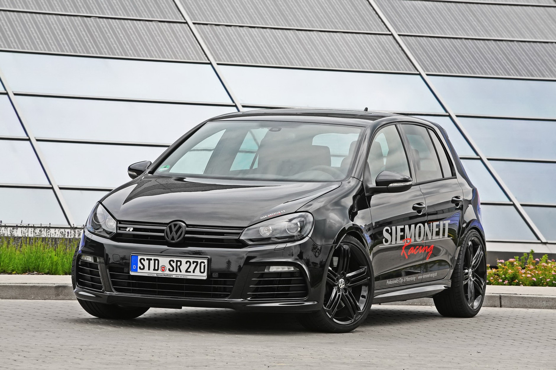 Niespokojny VW Golf R z Siemoneit Racing