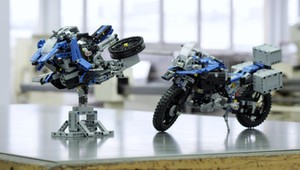 Motocykl BMW inspirowany klockami Lego Technic