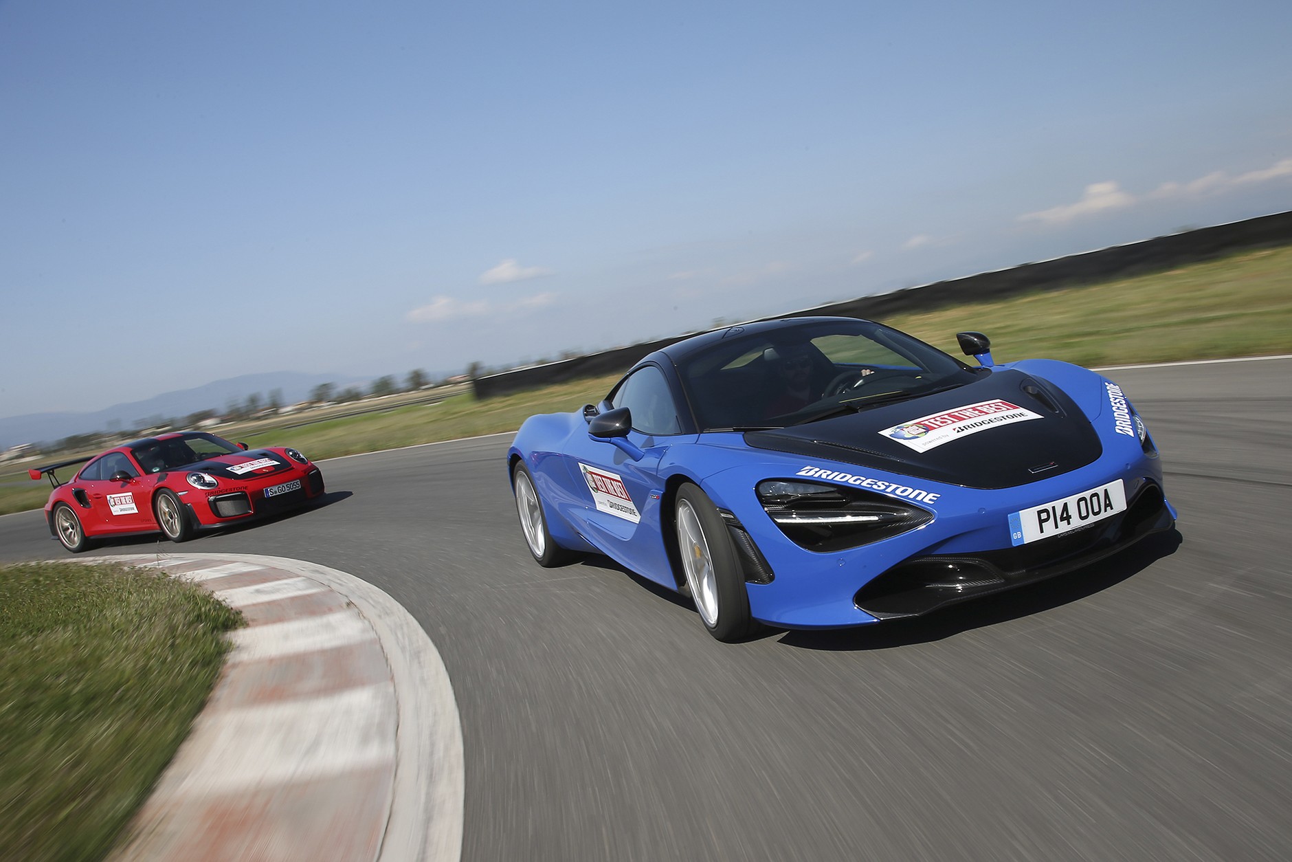 Porsche 911 GT2 RS kontra McLaren 720S - szybko jeździć ty musisz