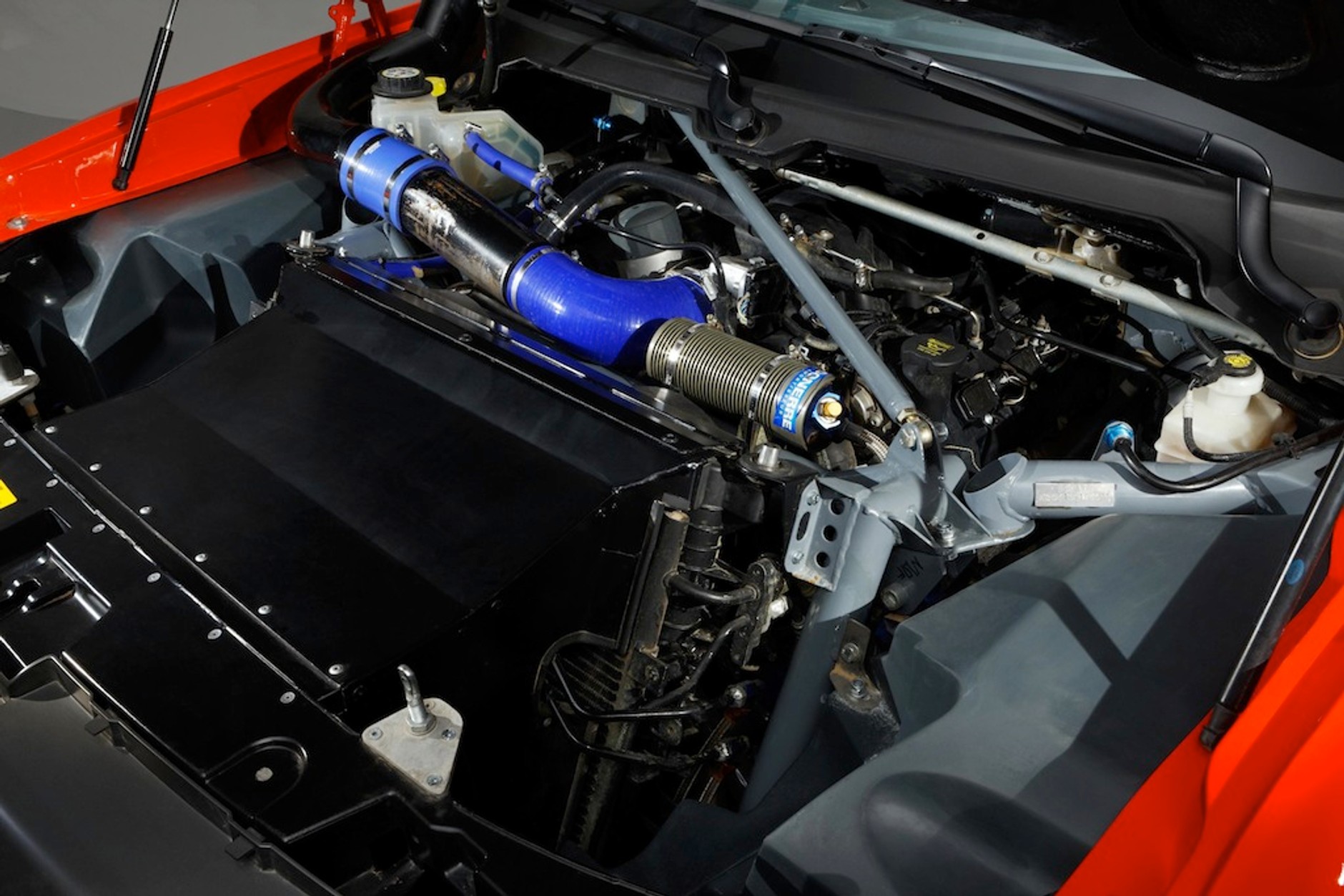 Ścisła współpraca Land Rovera i Bowlera