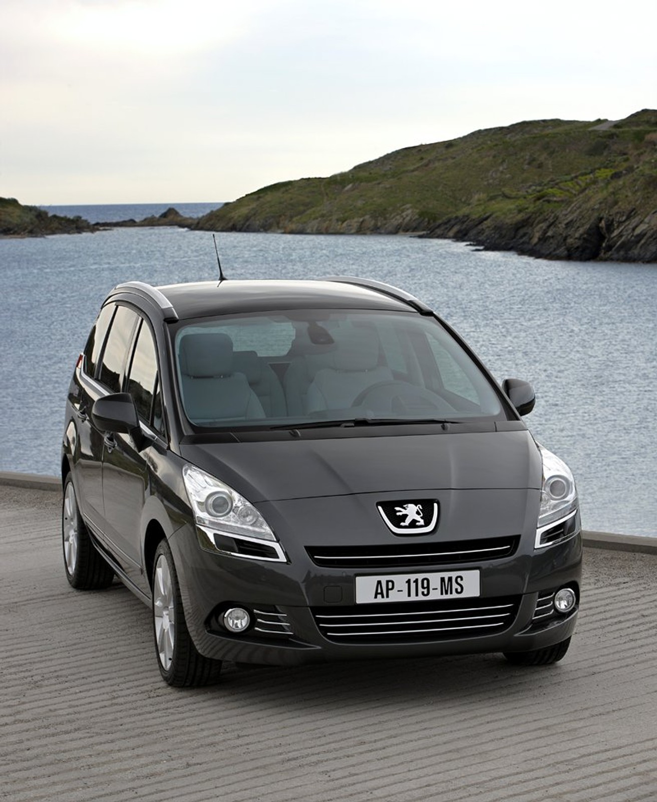 Peugeot: 5008 - duży, wygodny, nowoczesny, dla 5 lub 7 osób