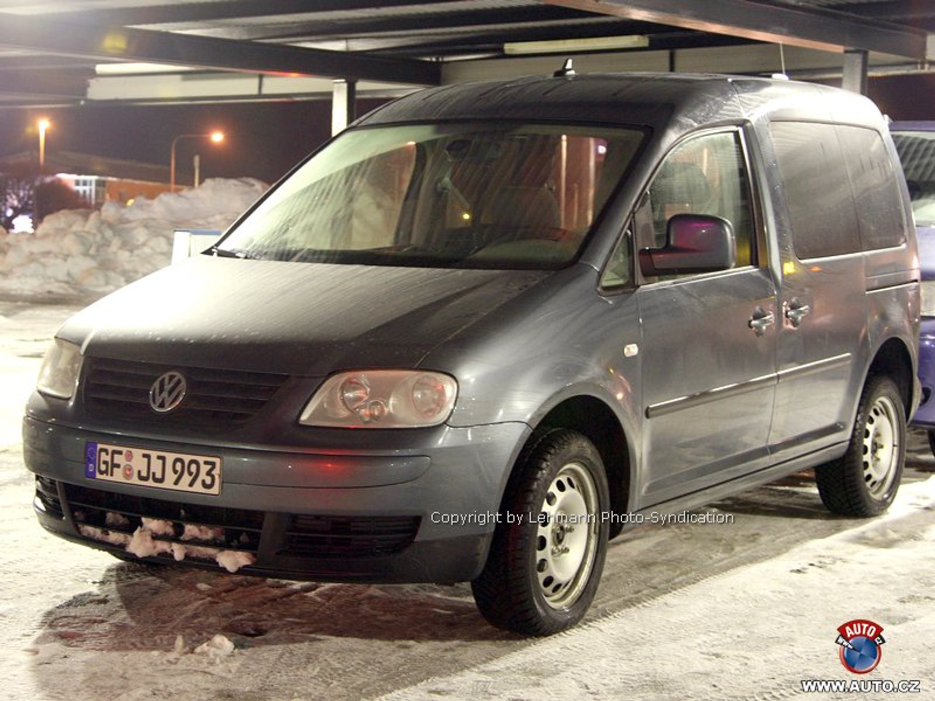 Zdjęcia szpiegowskie: Volkswagen Caddy 4x4 – jeszcze bardziej uniwersalny dostawczak