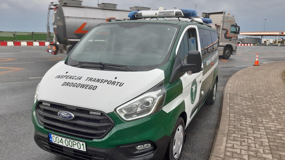 Takie radiowozy GITD ustawiane na parkingach przy autostradach automatycznie kontrolowały fakt uiszczenia opłat przez kierowców