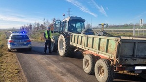 Policjanci patrolowali "ekspresówkę". Na 333 km stał pojazd, który nie miał prawa się tam znaleźć
