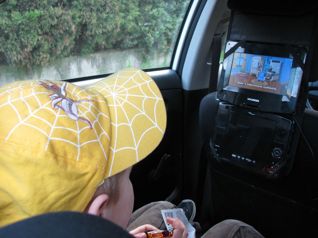 DVD w aucie. Czyli - Gdy w podróży dzieci się nudzą...