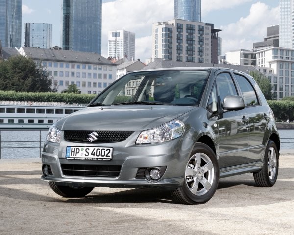 Suzuki SX4: zmieniony wygląd, mniejszy poziom emisji CO2 (ceny w Polsce)
