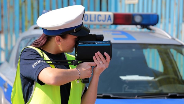 Puste drogi, więc kierowcy częściej przekraczają prędkość?