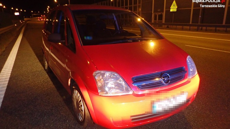 Opel Meriva na A1, pijany kierowca zasnął