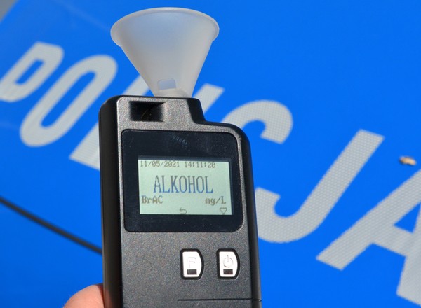 Zatrzymali go za jazdę po alkoholu, choć nic nie pił. Wydmuchał 0,09