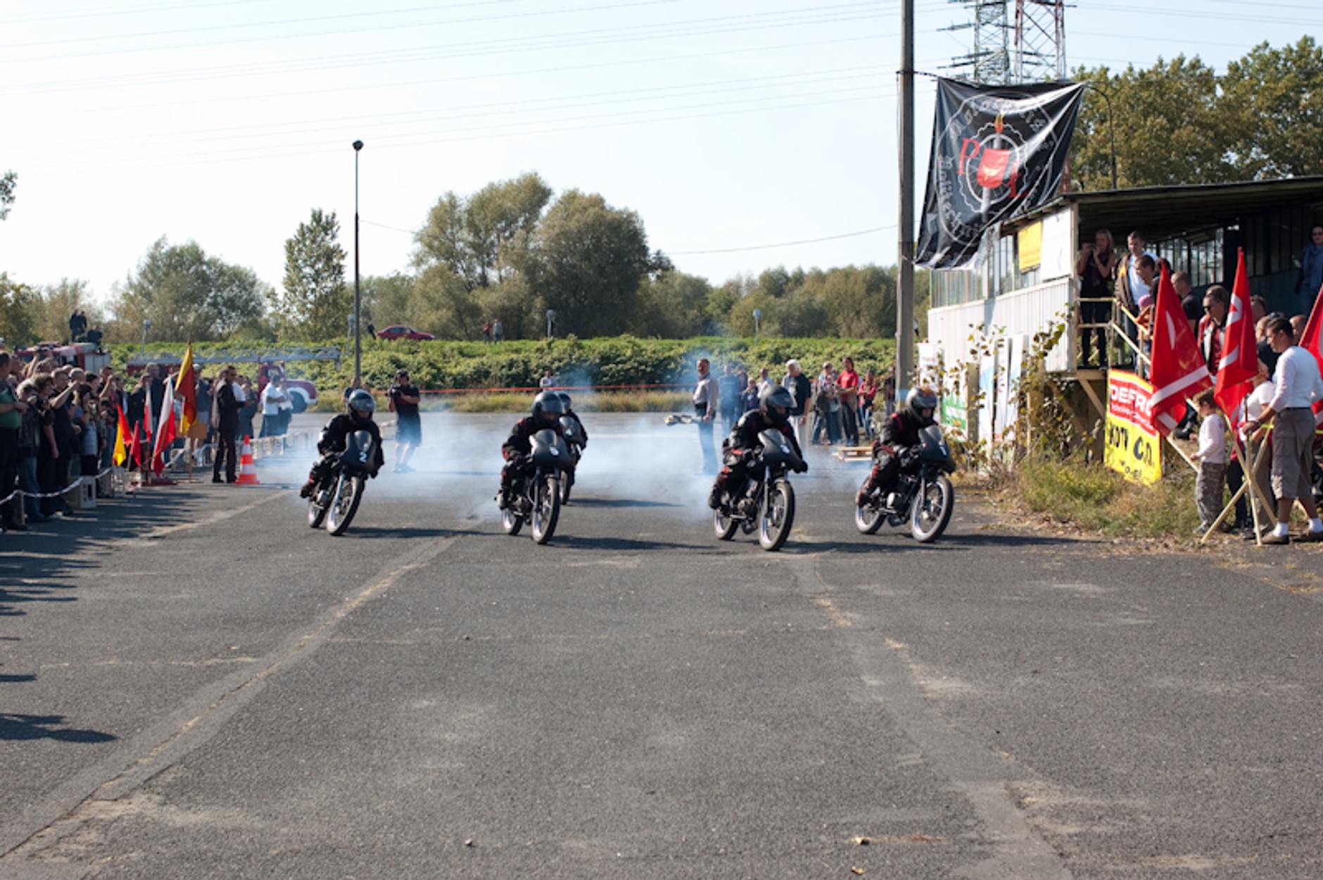 Polskie motocykle i samochody na torze FSO