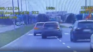 Kierująca hondą wyprzedzała. Gorzko tego pożałowała, bo za nią jechali policjanci [WIDEO]