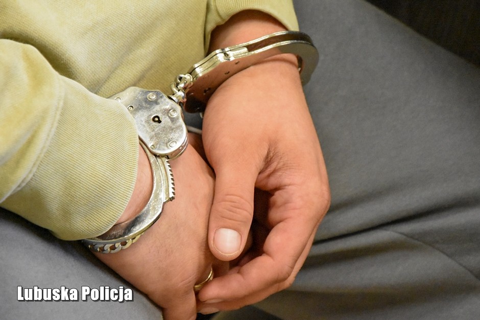 Uciekał przed policjantami. Myślał, że był pijany. Nie był, ale nie miał prawa jazdy