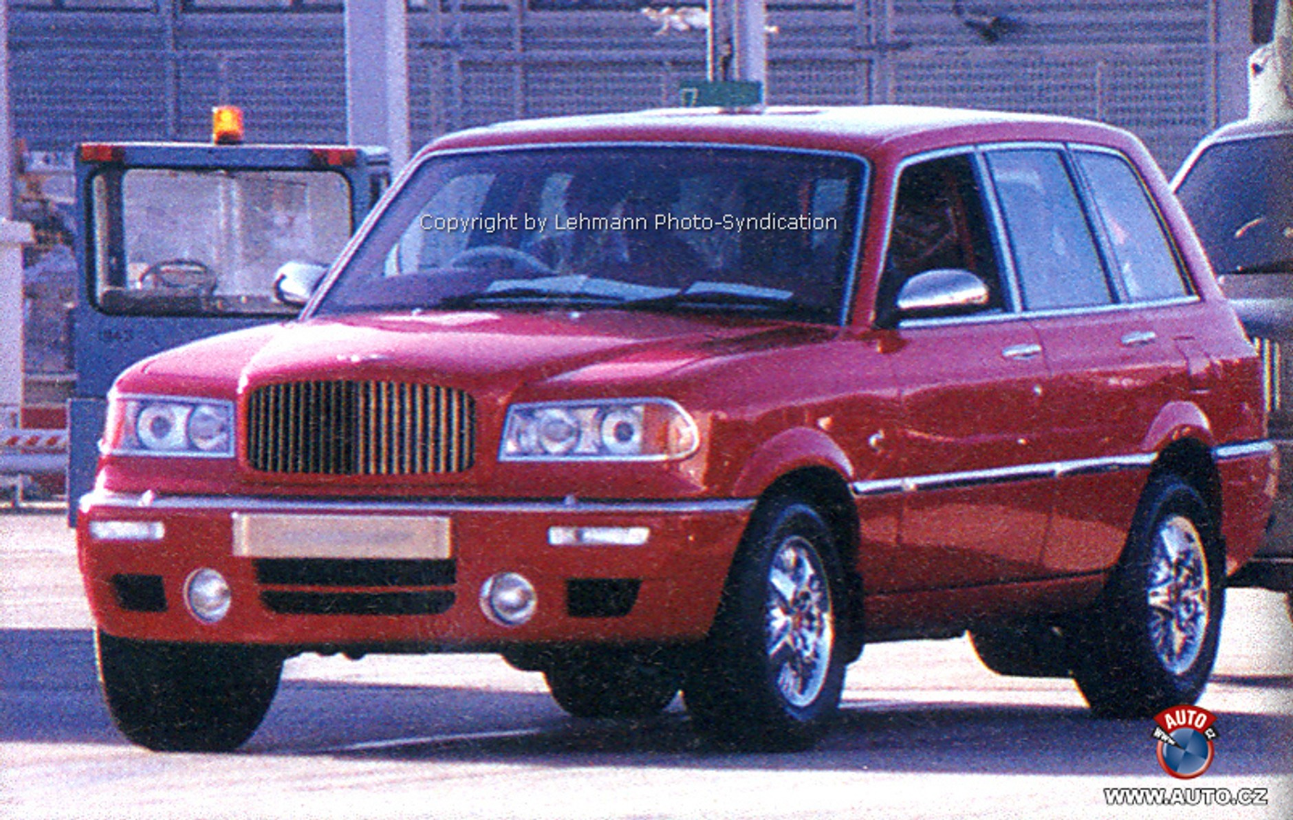 Zdjęcia szpiegowskie: Terenowy Bentley – drogie cacko