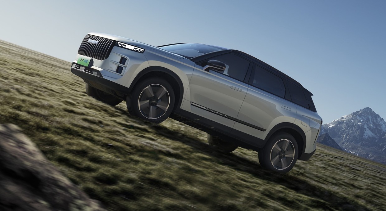 Chiński hybrydowy SUV z zasięgiem 1200 km mierzy w aż dwie Toyoty. Mam ceny