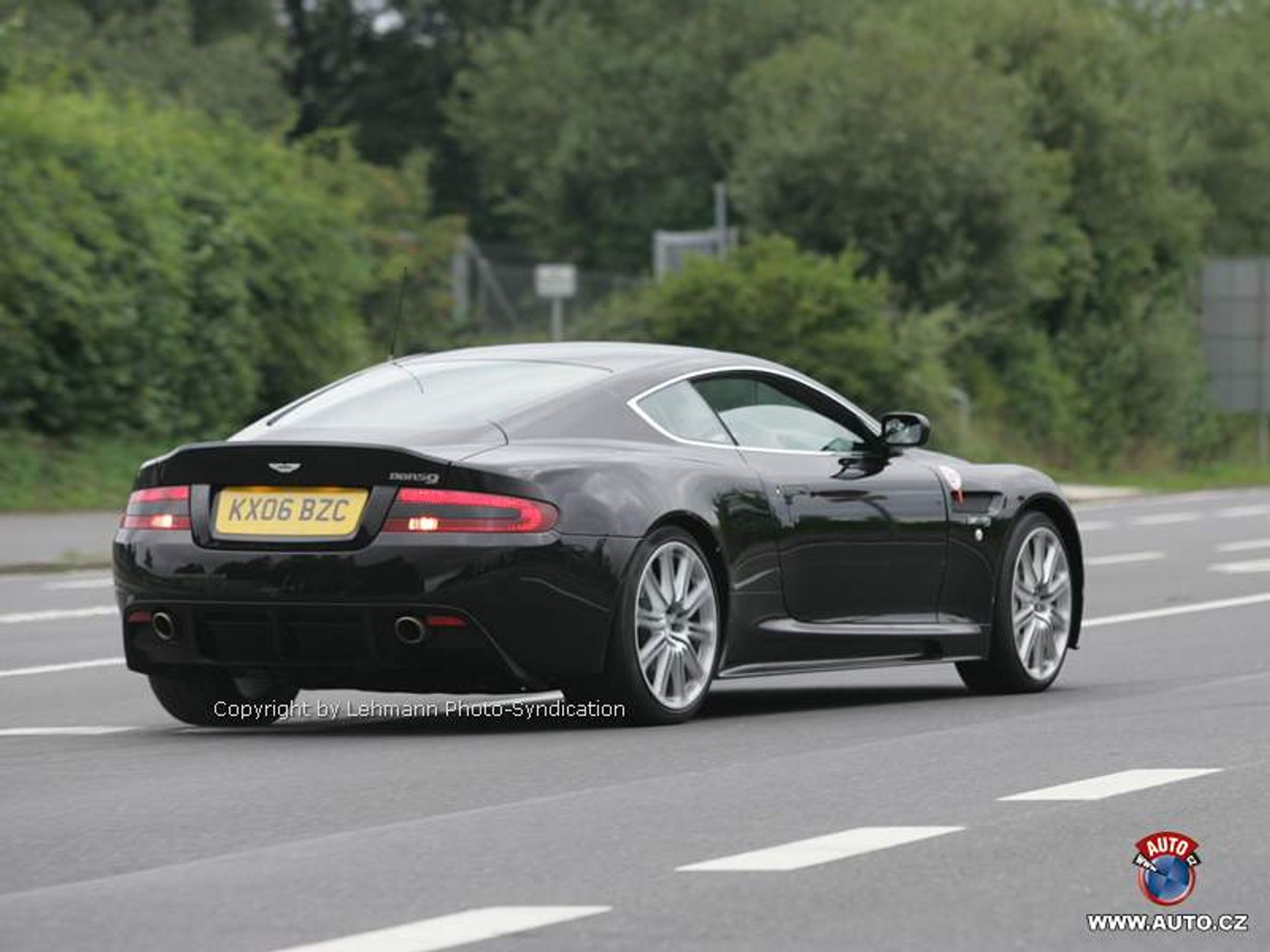 Zdjęcia szpiegowskie: Aston Martin DBRS9 na Nürburgring