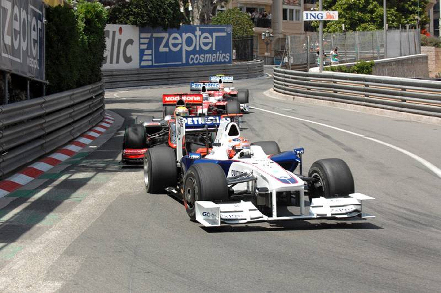 Grand Prix Monaco 2009: Button królem, Kubica w garażu (fotogaleria)