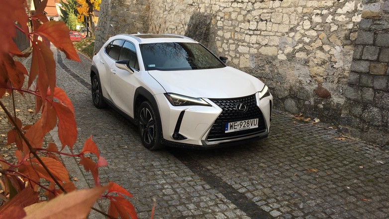 Lexus UX 200 – mało praktyczny, ale za to nieprzeciętnie ładny