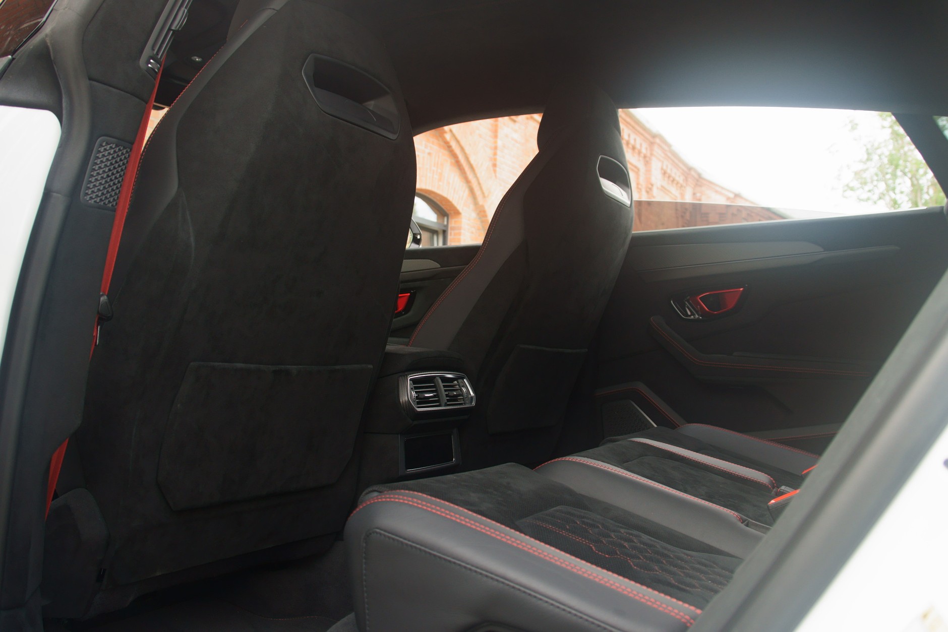 Lamborghini Urus Performante. 666-konny potwór na szczudłach