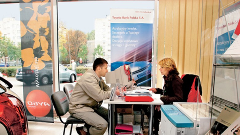 Po kredyt nie tylko do banku, czyli jak dobrać kredyt i wysokość raty, aby nie zrujnować naszych miesięcznych finansów?