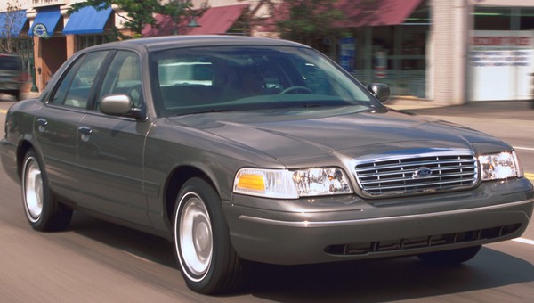 Ford Crown Victoria z silnikiem V12 od czołgu