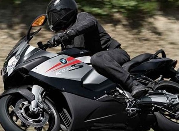 Elektroniczny strój motocyklisty wezwie pomoc