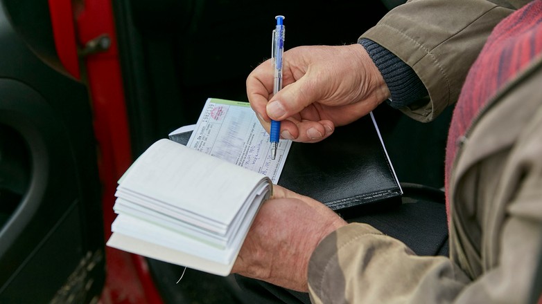 Jak uniknąć mandatu podczas wakacyjnych wyjazdów?