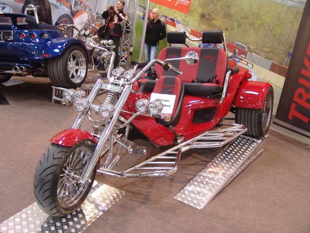 III Ogólnopolska Wystawa Motocykli i Skuterów: premiery i atrakcyjne hostessy (galeria)