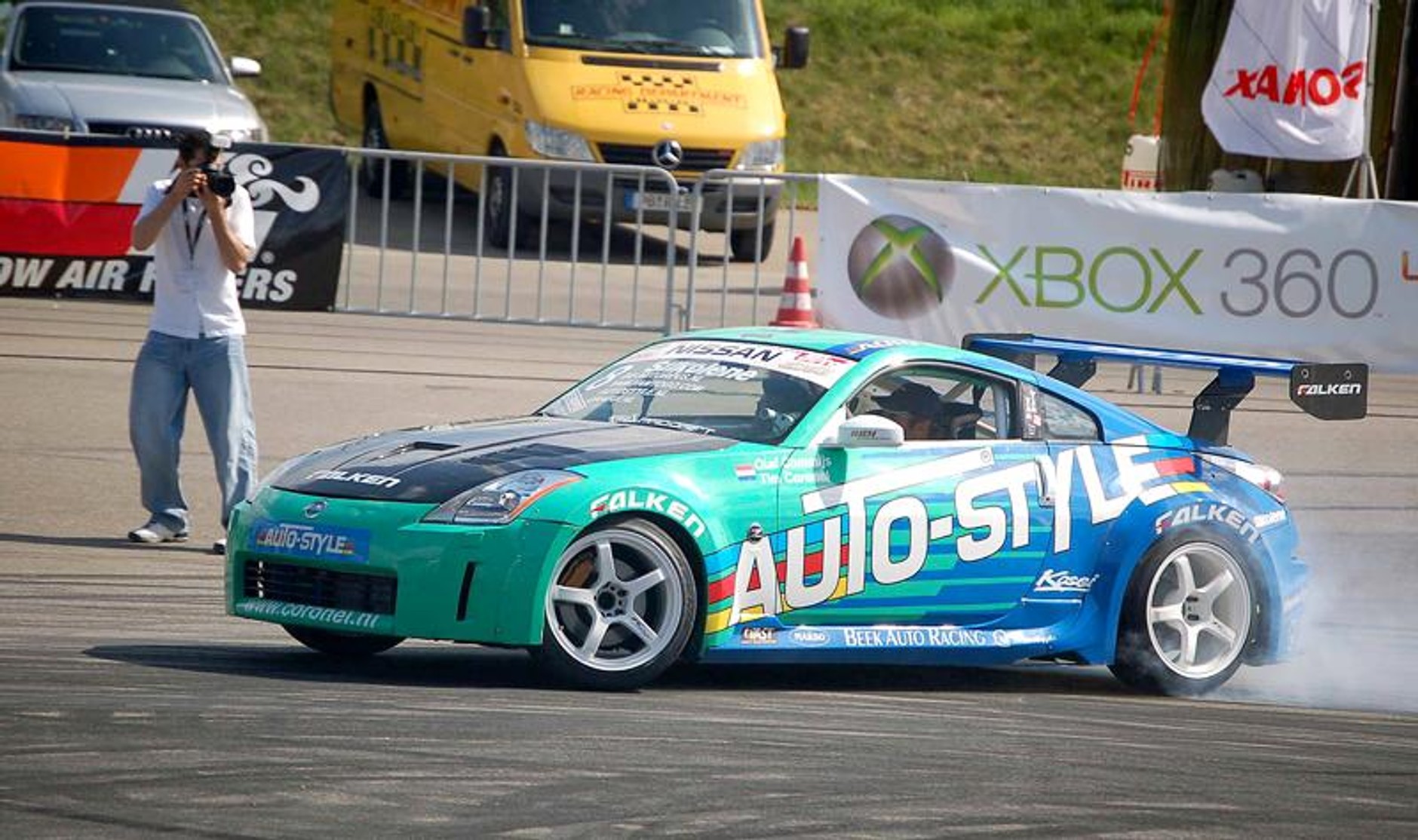 Tuning World Bodensee 2008: Golfy, drifting i dziewczyny -  fotogaleria (2)