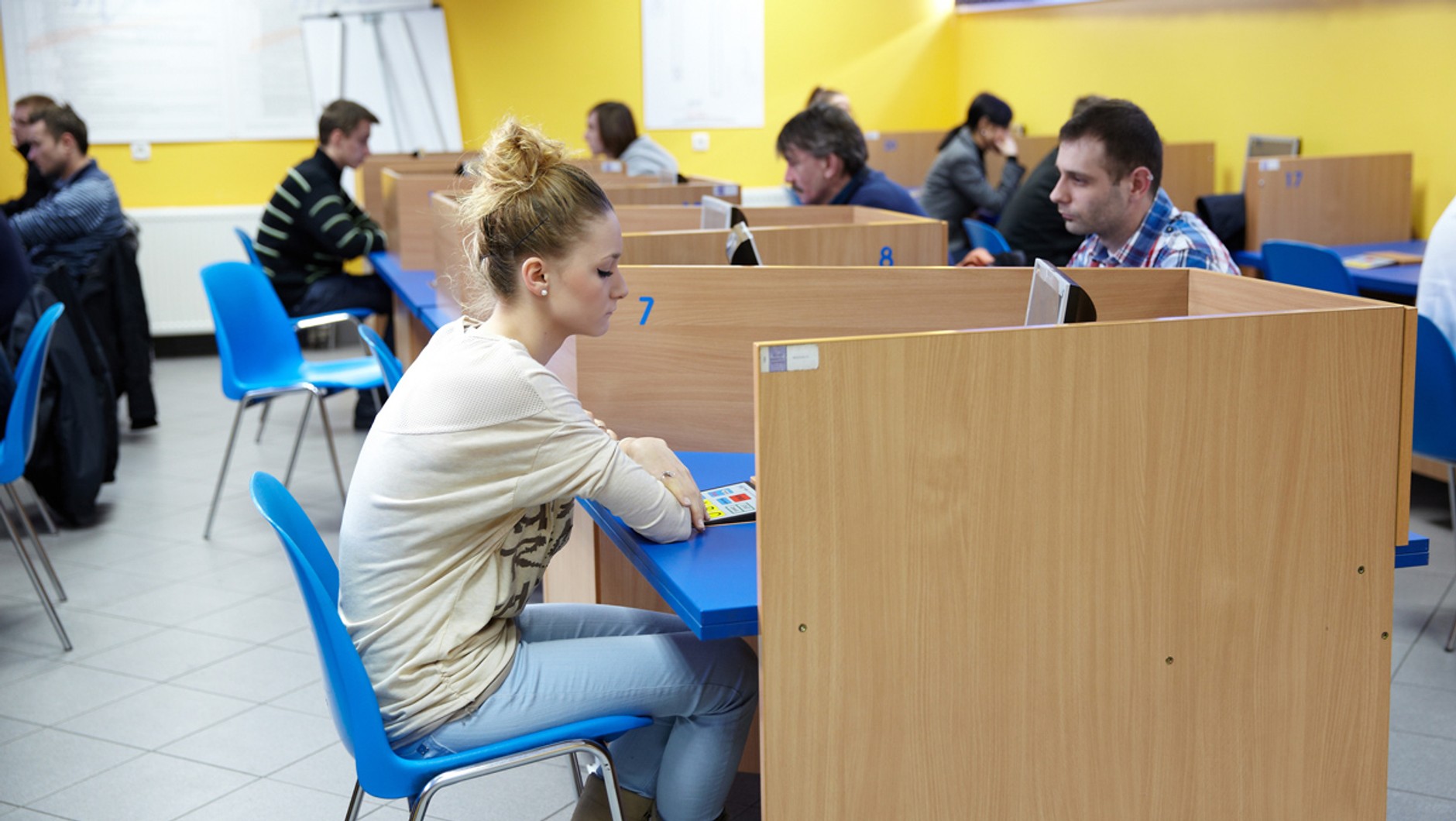Egzamin na prawo jazdy. Teoria wygląda tak samo we wszystkich ośrodkach