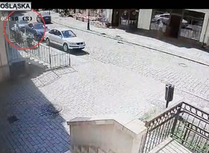 Gdy policjanci odkryli prawdę, sprawdzili zapis monitoringu przed komisariatem