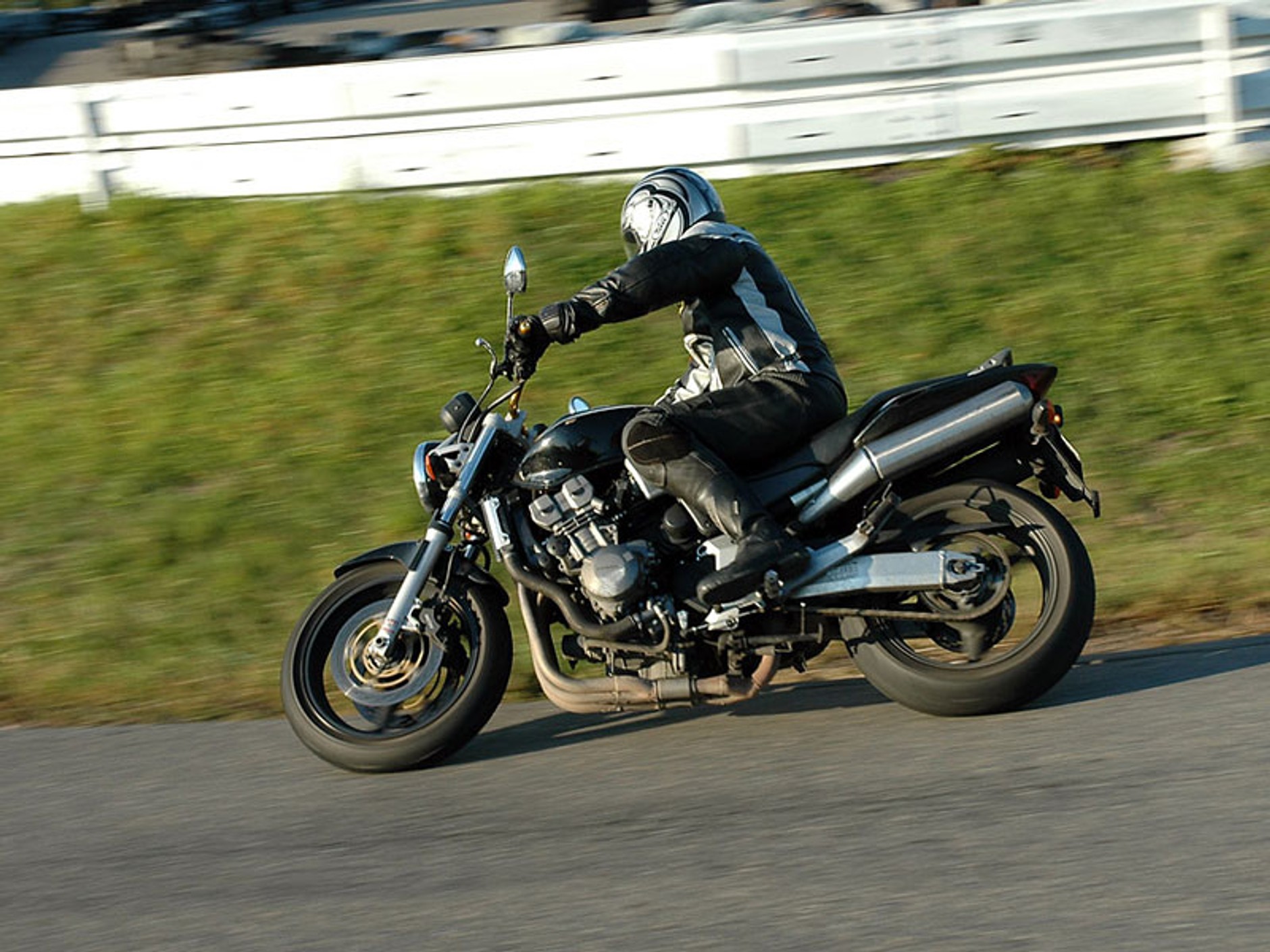 KTM 990 SuperDuke vs. Yamaha FZ1 (test porównawczy)