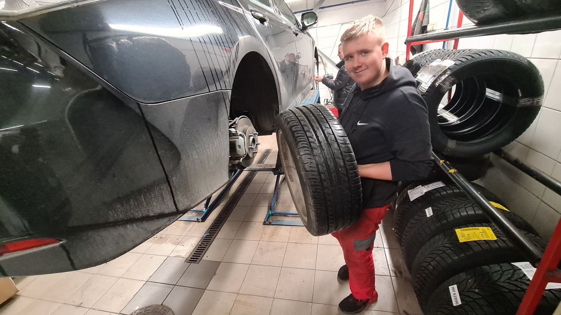 Pierwsze nadejście zimy. Wymiana opon na sezon zimowy