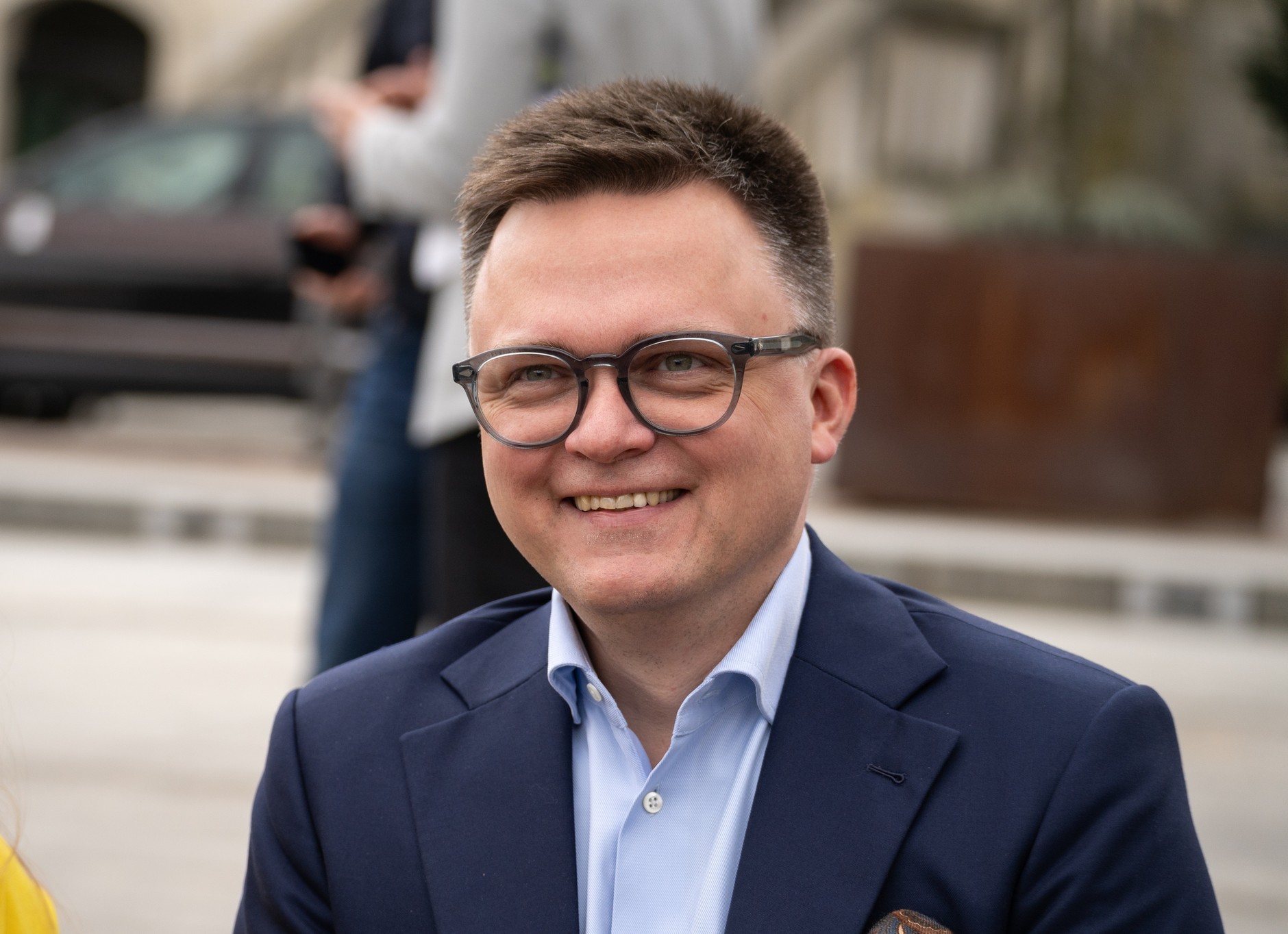 Szymon Hołownia: wcześniej prywatnie jeździł BMW, jako marszałek sejmu deklaruje, że auta nie ma.