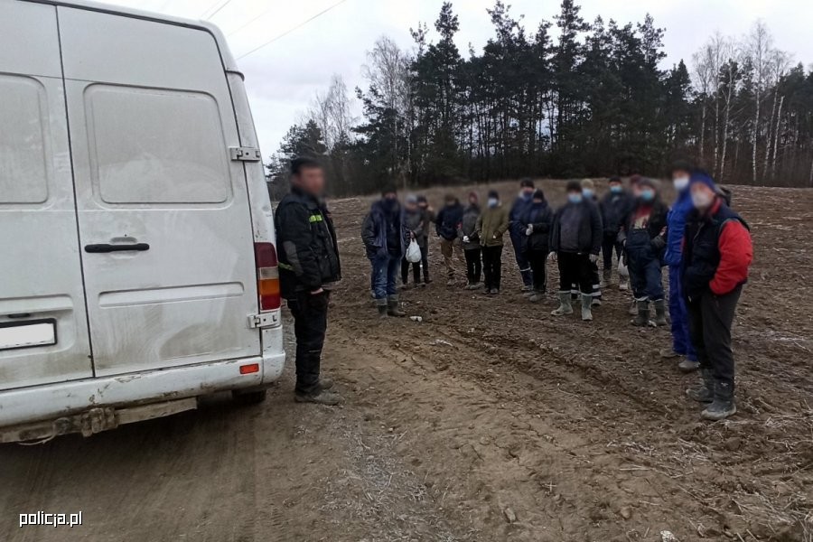 Przewóz 19 pasażerów w 9-osobowym busie