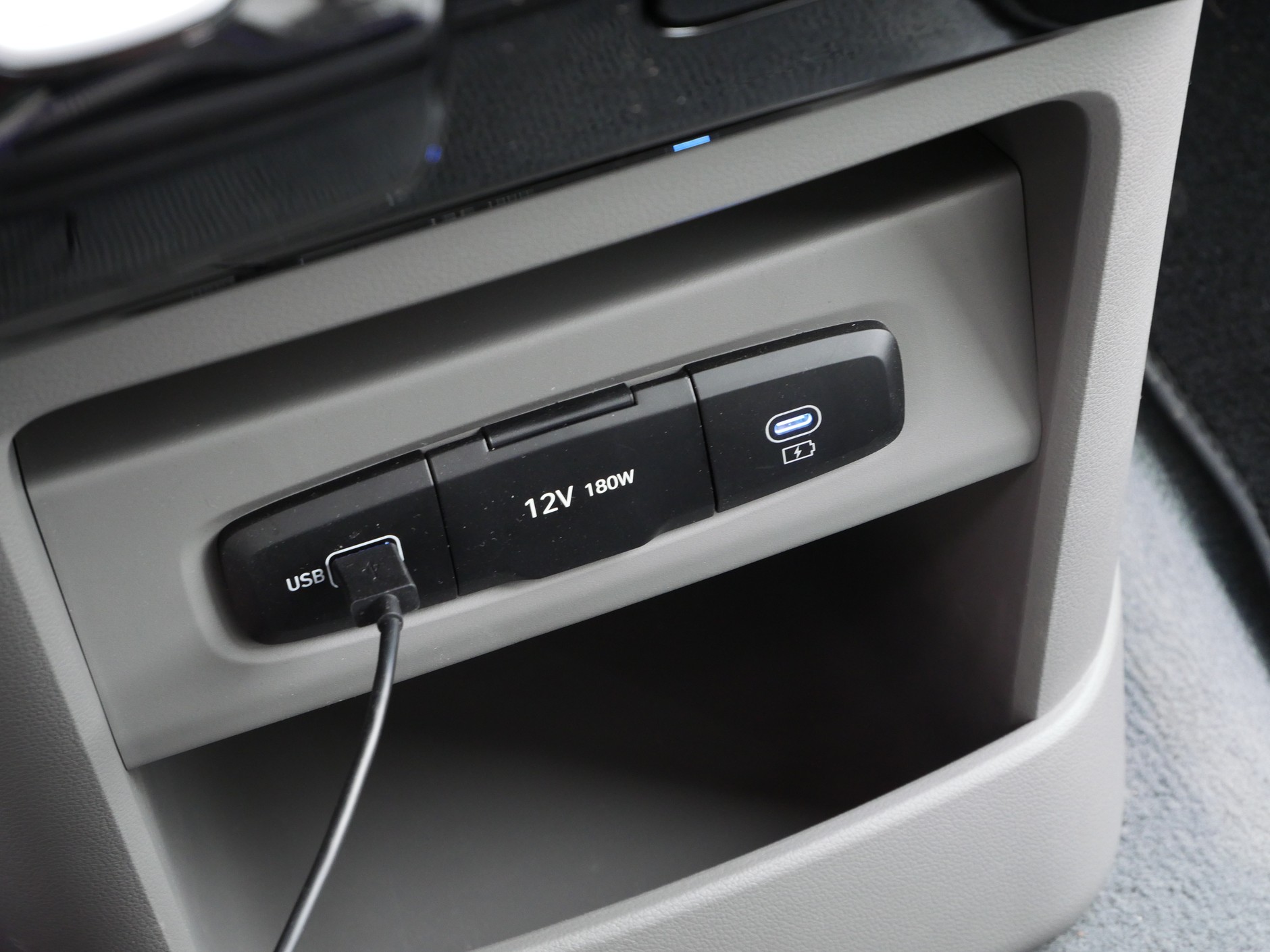 Hyundai Staria 1.6 T-GDi HEV (225 KM) Luxury