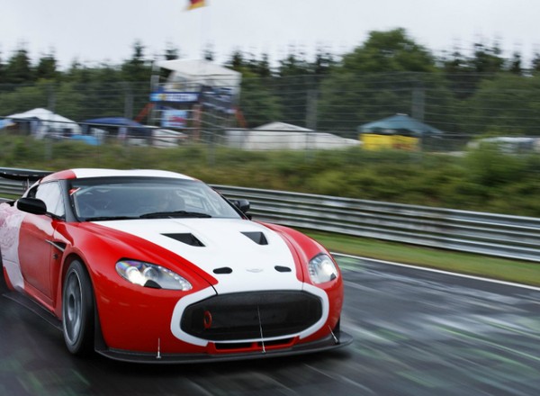 Aston V12 Zagato na Nürburgringu