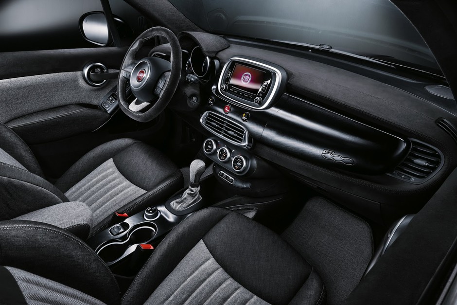 Pokazowy Fiat 500X Black Tie