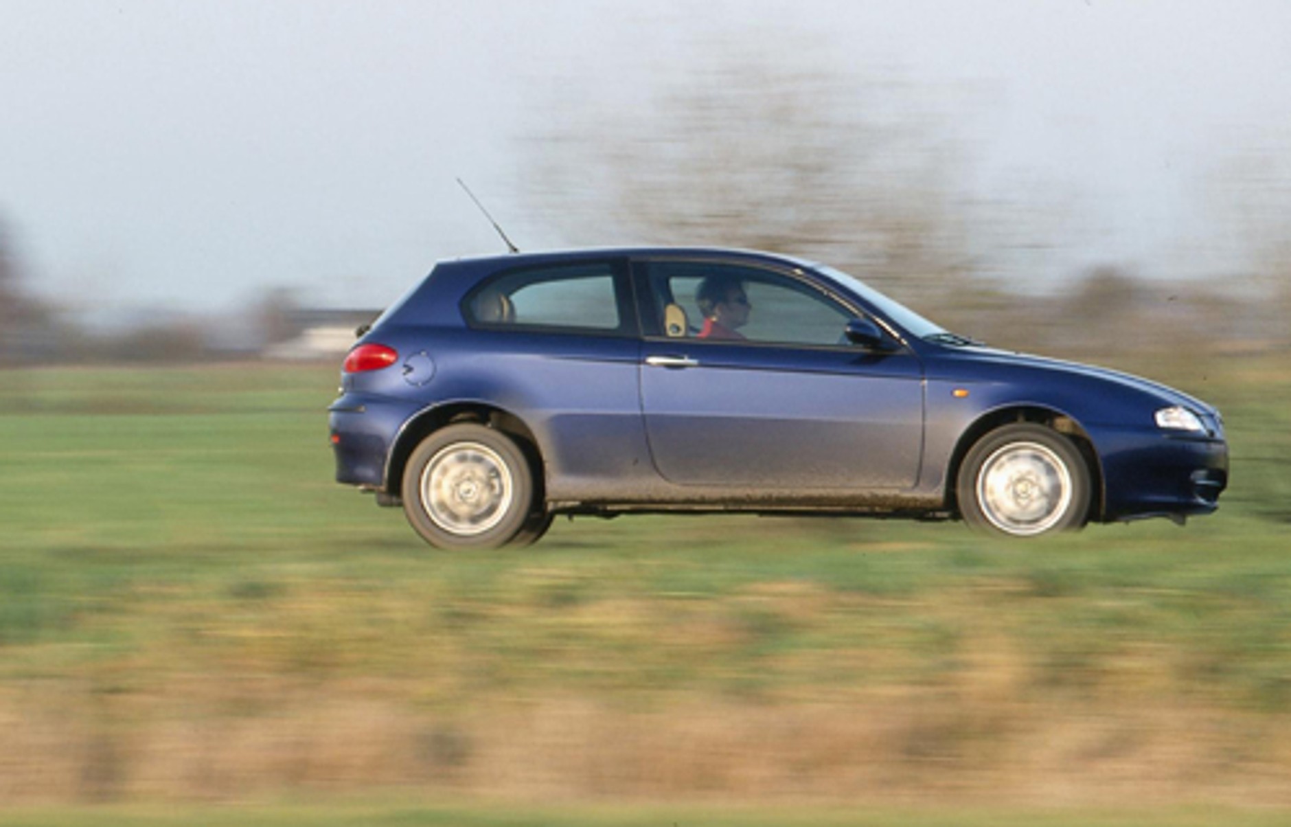 Alfa Romeo 147 1.6 kontra Audi A3 1.8 - Włoskie wyrafinowanie czy niemiecka rzeczowość?